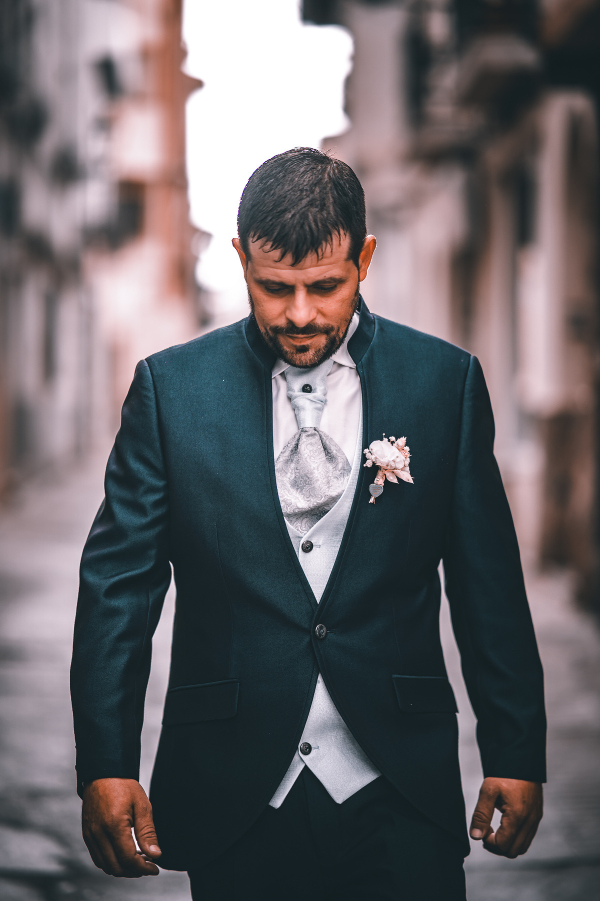 Retrato del novio el día de su boda