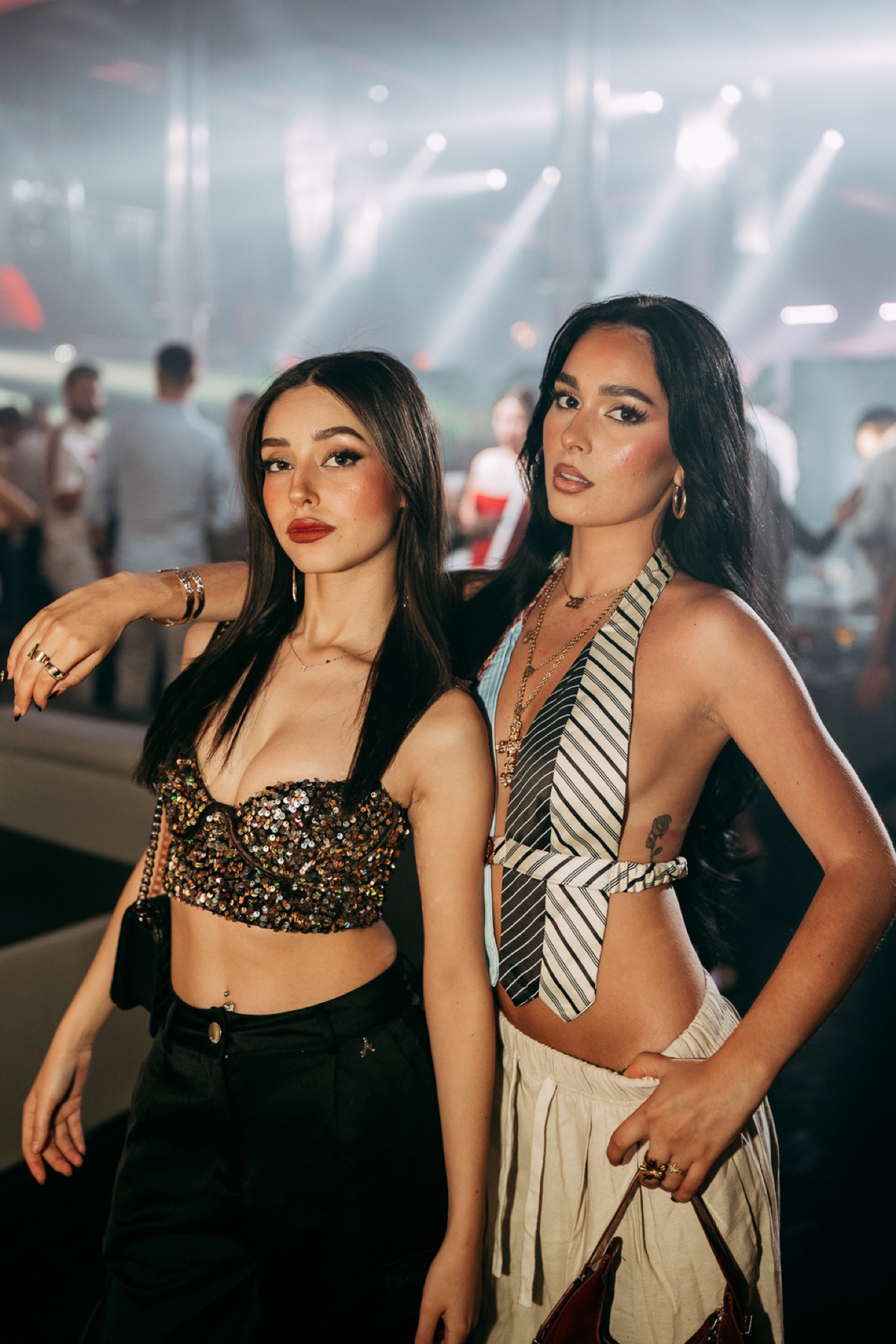 Retrato de asistentes en una discoteca